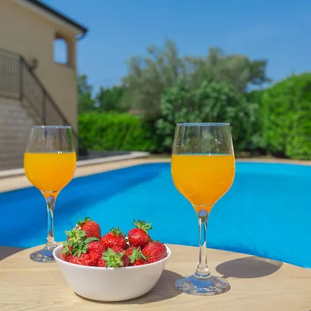 Apartment Marea 3 Mit Pool Und Meerblick